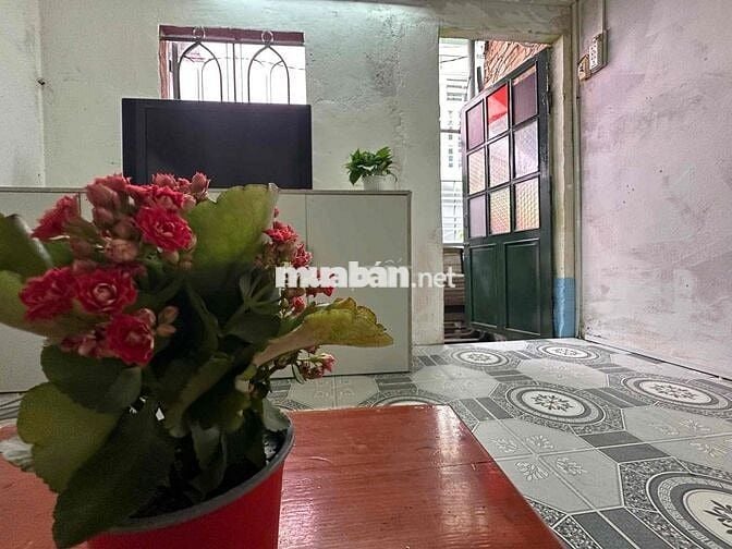 Nhà 1 trệt 1 lầu Ban công thoáng mát,