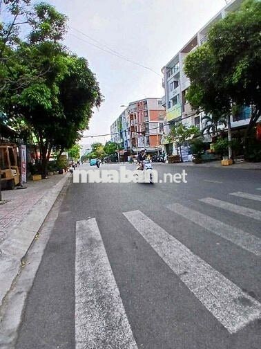 Bán nhà MT Đường Số 23, DT 4,5x20, Nhà 3 lầu đẹp, Giá bán 17.9 tỷ TL