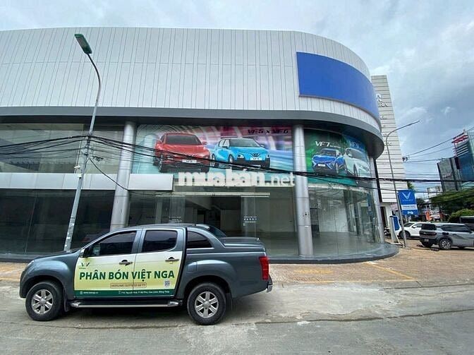 Cho thuê mặt bằng showroom mặt tiền đường 30/4 gần ngã tư, vị trí sáng