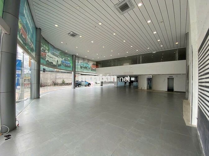 Cho thuê mặt bằng showroom mặt tiền đường 30/4 gần ngã tư, vị trí sáng