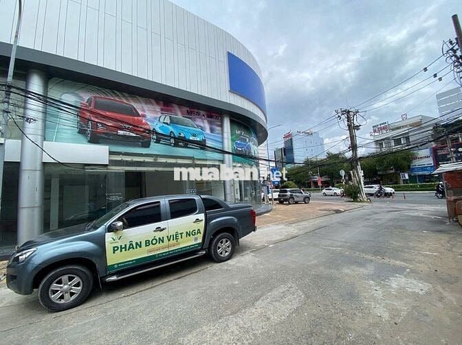 Cho thuê mặt bằng showroom mặt tiền đường 30/4 gần ngã tư, vị trí sáng