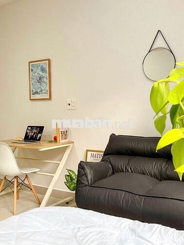 Cho thuê căn hộ cao cấp full nt có ban công ngay ngã tư Phú Nhuận