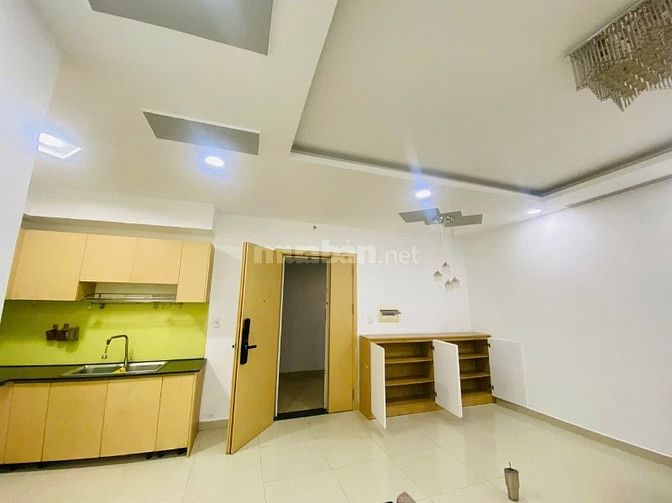 Bán căn hộ Oriental Plaza, 83m2(2PN), NTDT. Giá 4 tỷ