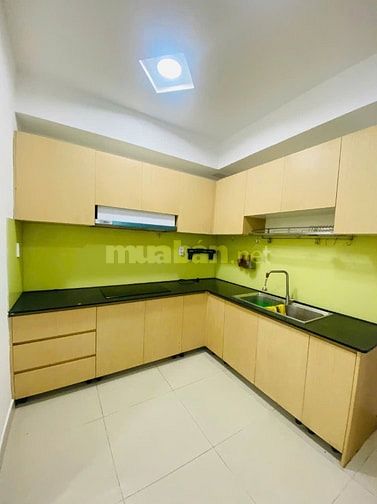 Bán căn hộ Oriental Plaza, 83m2(2PN), NTDT. Giá 4 tỷ