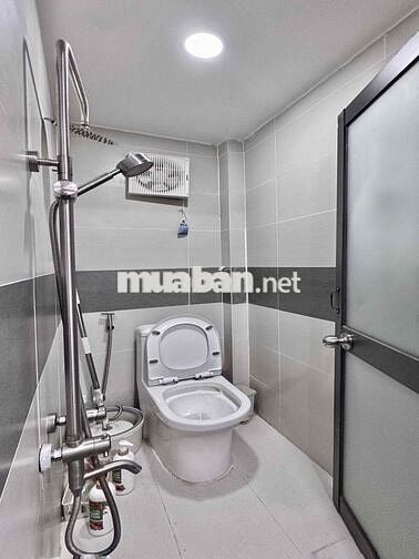 Nhà DUPLEX 2PN - 2WC mới ngay ngã tư Trần Quang Diệu - Lê Văn Sỹ, Q3