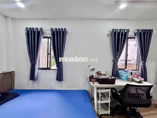 Nhà DUPLEX 2PN - 2WC mới ngay ngã tư Trần Quang Diệu - Lê Văn Sỹ, Q3