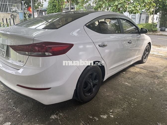 Hyundai Elantra 2017 1.6 MT - 97000 km