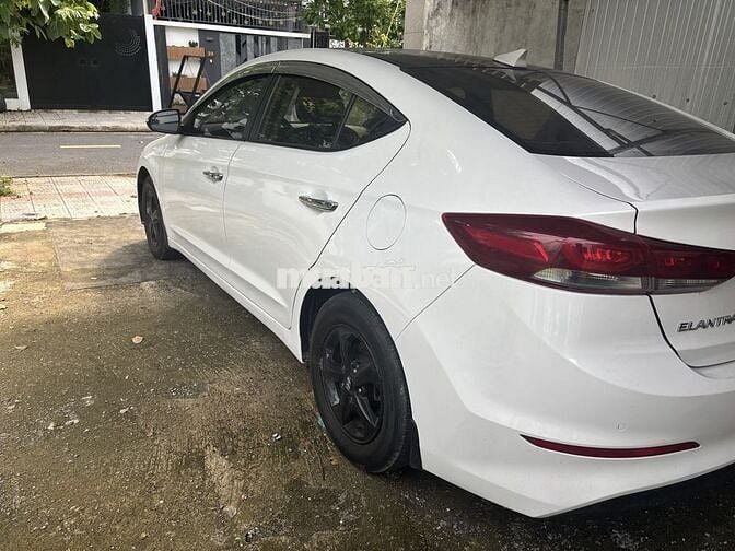 Hyundai Elantra 2017 1.6 MT - 97000 km