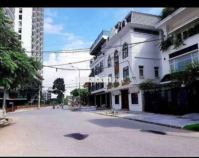 Tôi cần bán nhà mặt phố Xuân Diệu Tây Hồ 4tầng full nội thất.
