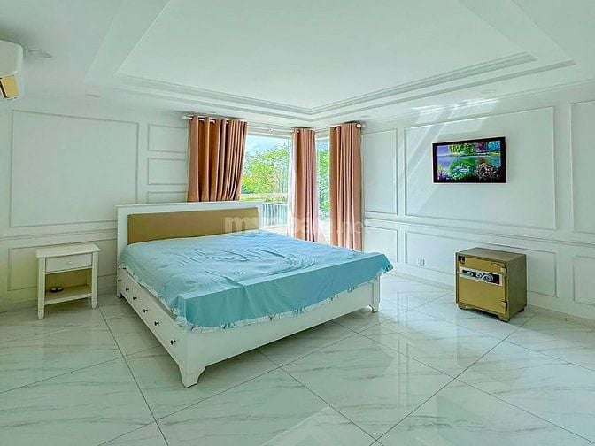 Bán hoặc cho thuê Duplex Vista Verde gồm 3 phòng ngủ 197m2