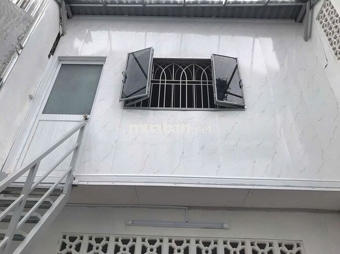 Cho thuê nhà ở + 80m2 + 2 phòng ngủ đường Cách mạng tháng 8 quận 3.