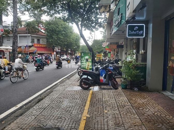 Bán nhà mặt tiền đường Nguyễn Trãi