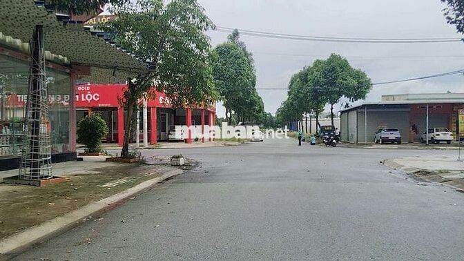 Đất ngay chợ kcn Bàu bàng, DT 150m2, full thổ, sổ sẵn,sát bên KCN