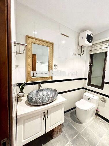 Nhà đẹp Đàm Quang Trung LB, siêu hiếm 32m,5T ngõ 3m giá 7,95tỷ.