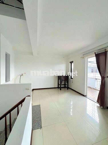 Nhà đẹp Đàm Quang Trung LB, siêu hiếm 32m,5T ngõ 3m giá 7,95tỷ.