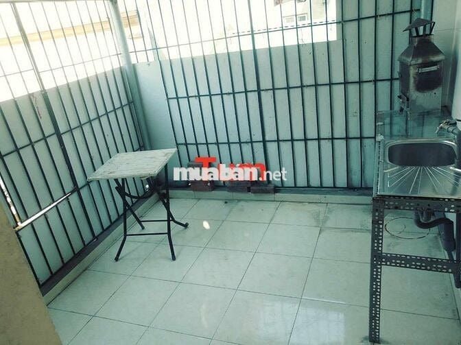nhà riêng nguyên căn tầng 1 xe + vệ sinh +2 ngủ + máy giặt