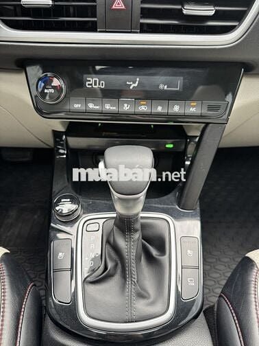 Kia Seltos 2021 Premium 1.4 AT - 79000 km
