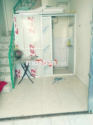 nhà riêng nguyên căn tầng 1 xe + vệ sinh +2 ngủ + máy giặt