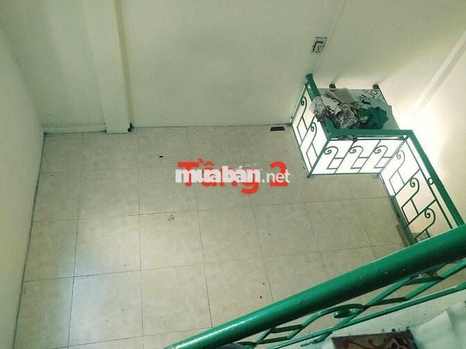 nhà riêng nguyên căn tầng 1 xe + vệ sinh +2 ngủ + máy giặt