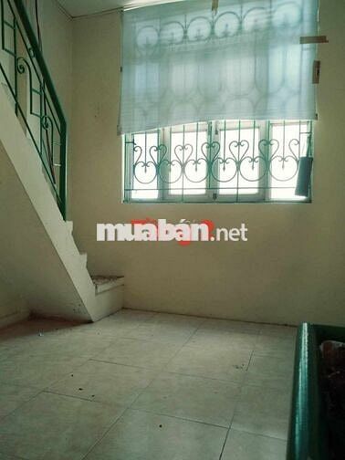 nhà riêng nguyên căn tầng 1 xe + vệ sinh +2 ngủ + máy giặt