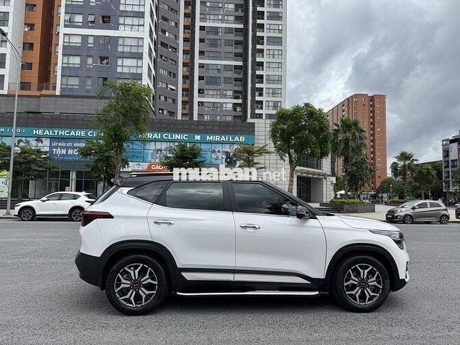 Kia Seltos 2021 Premium 1.4 AT - 79000 km