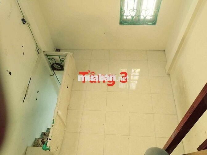 nhà riêng nguyên căn tầng 1 xe + vệ sinh +2 ngủ + máy giặt