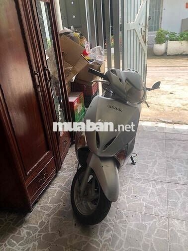 Honda SCR Lead FI chạy bốc