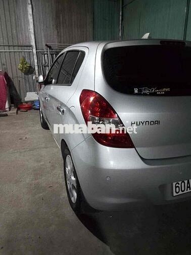 Hyundai i20 2011 1.4 AT - 100000 km