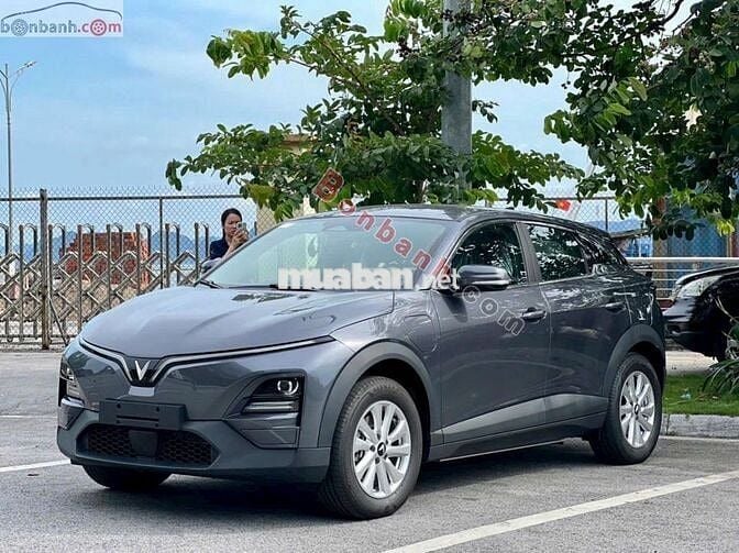 VinFast VF6 Eco 2025