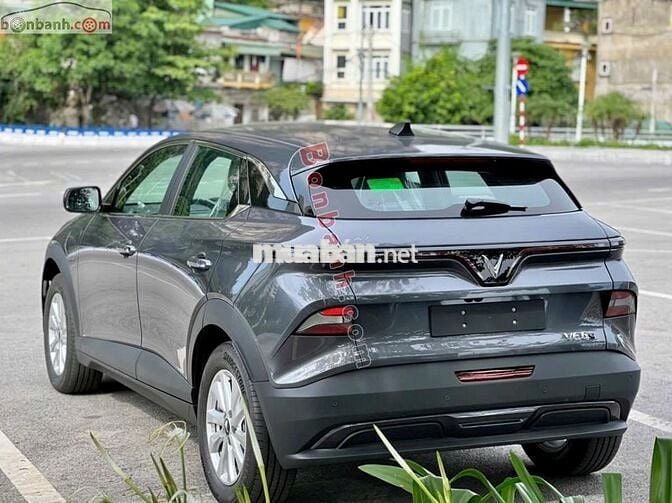 VinFast VF6 Eco 2025