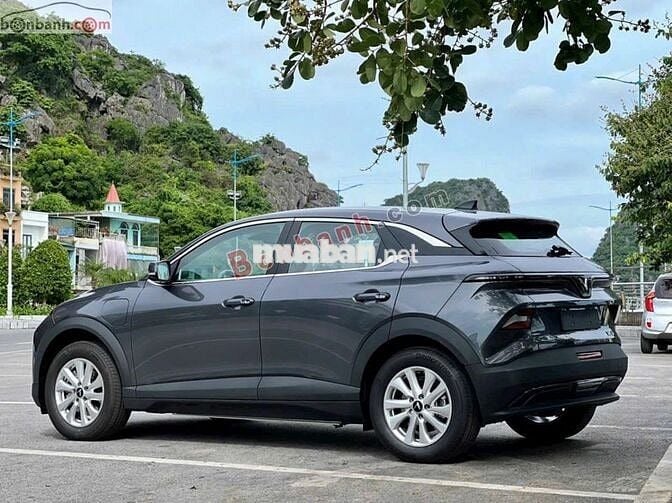 VinFast VF6 Eco 2025