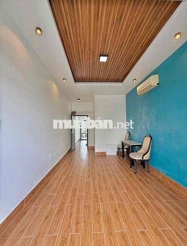 Bán nhà mặt tiền còn mới đẹp, giá bằng nhà hẻm