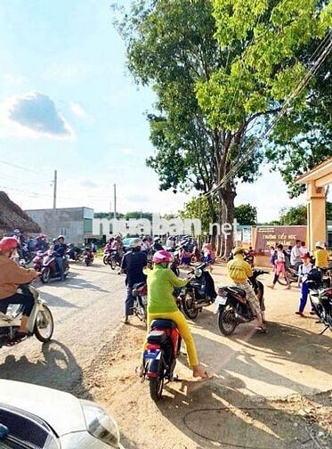 Sỉ 5 Nền giá ngộp 225m2, TC 50m2, đường đất 32m, cách QL14 chỉ 300m