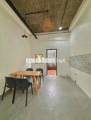 Bán nhà mặt tiền còn mới đẹp, giá bằng nhà hẻm