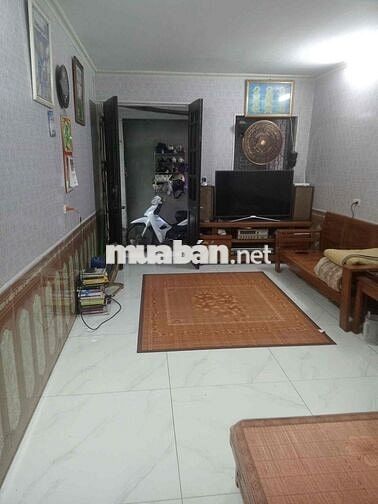 Nhà tập thể , gần bến Giáp bát , xe 3 gác vào nhà : 40m2 Nhà tập thể , gần bến Giáp bát , xe 3 gác vào nhà : 40m2