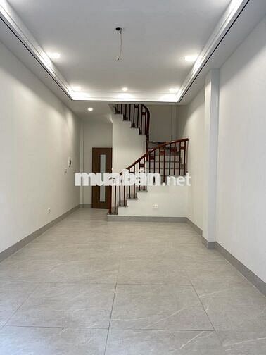7tỷ9 có nhà hoa lâm ,lb . Kinh doanh , ô tô vào nhà