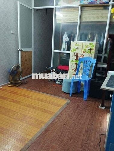 Nhà tập thể , gần bến Giáp bát , xe 3 gác vào nhà : 40m2