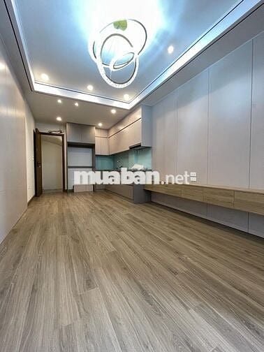 7tỷ9 có nhà hoa lâm ,lb . Kinh doanh , ô tô vào nhà