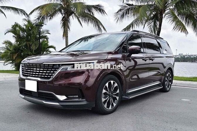 Kia Carnival 2.2D Signature 2023 màu đỏ mận