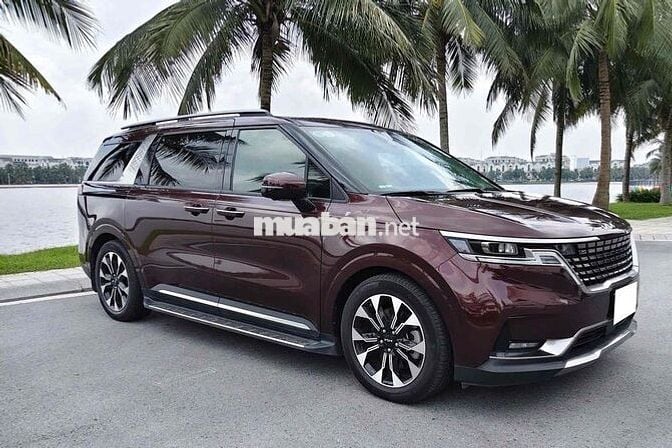 Kia Carnival 2.2D Signature 2023 màu đỏ mận