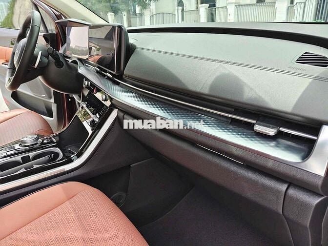 Kia Carnival 2.2D Signature 2023 màu đỏ mận