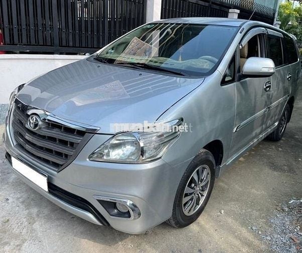 Innova 2015 số sàn màu bạc