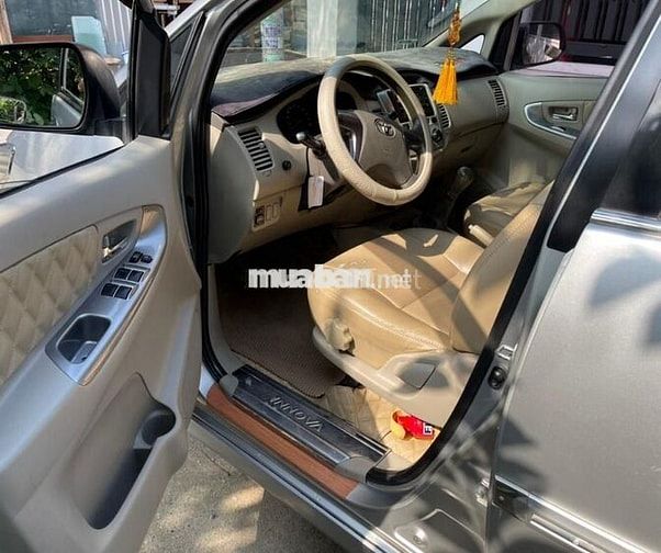 Innova 2015 số sàn màu bạc