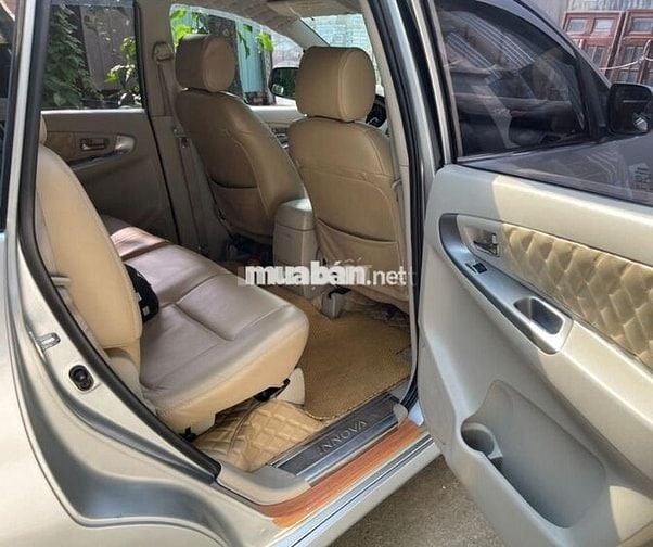 Innova 2015 số sàn màu bạc