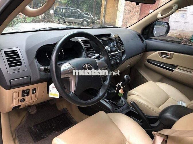 Fortuner 2016 máy dầu số sàn, màu bạc