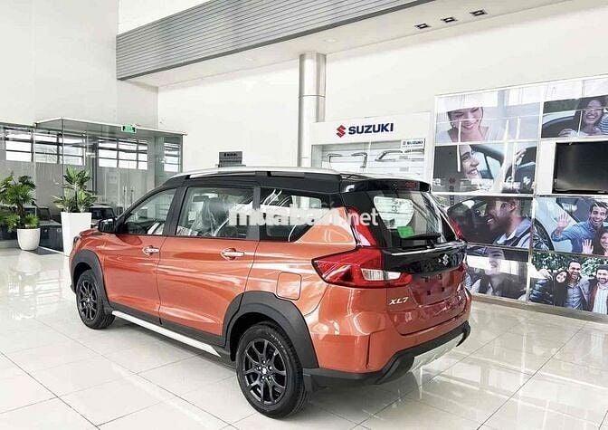 Suzuki XL7 2025 giảm 75tr tiền mặt tặng phụ kiện