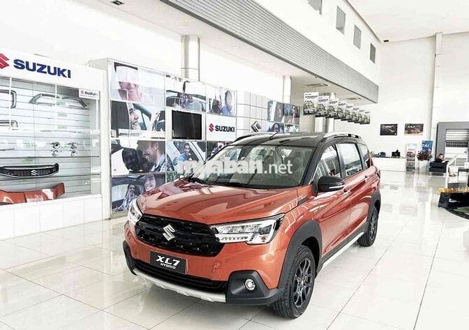 Suzuki XL7 2025 giảm 75tr tiền mặt tặng phụ kiện