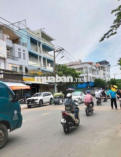 Mặt Tiền KDC Tên Lửa: Nhà 1 Lầu. Nở hậu 8 mét.