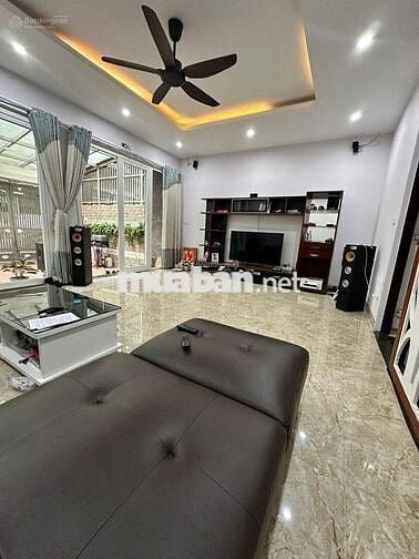 NHÀ ĐẸP CHO THUÊ MT NGUYỄN HỮU TIẾN_ 5,5X18M_ TRỆT 3 LẦU, CÓ NỘI THẤT