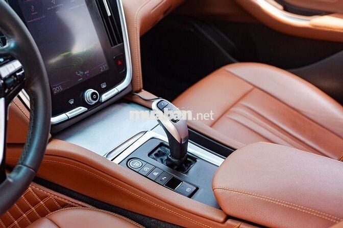 VinFast Lux A2.0 Premium 2.0 AT 2020